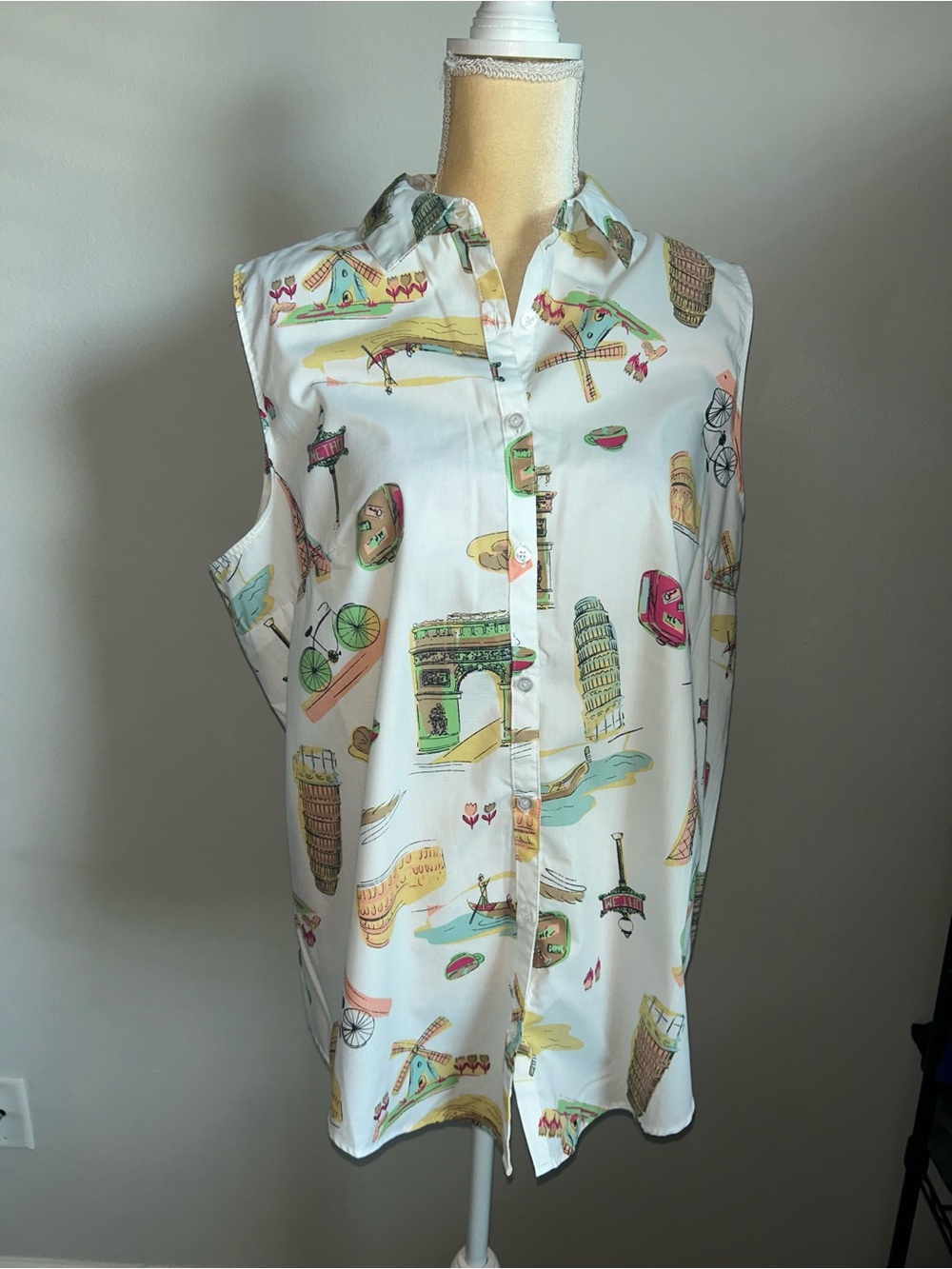 NEW Woman Within White Sleeveless Button-Up Blouse with Travel Print Sz 14/16